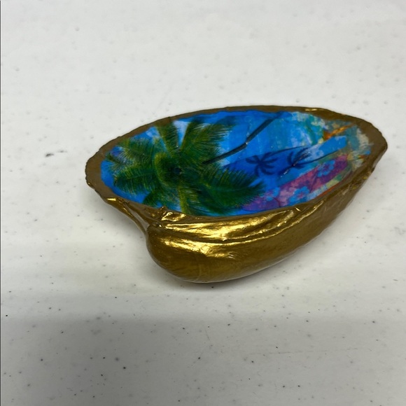 Hand Crafted Tropical Surf Shell Trinket Dish - Picture 5 of 8